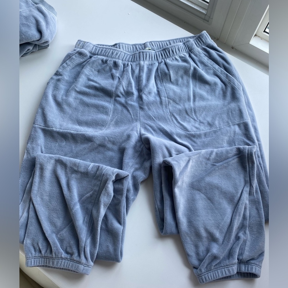 Blue velvet sweatpants